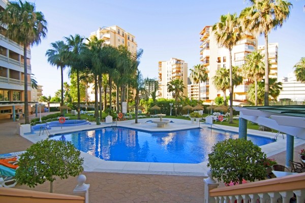 Piscine - Parasol Garden