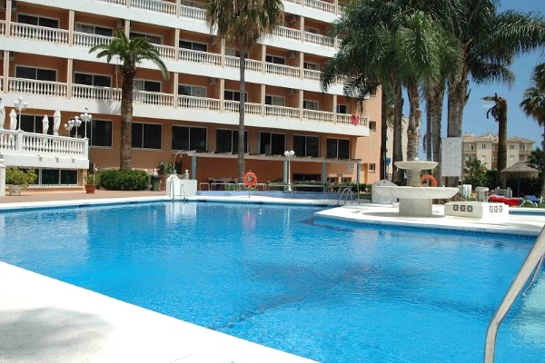 Piscine - Parasol Garden