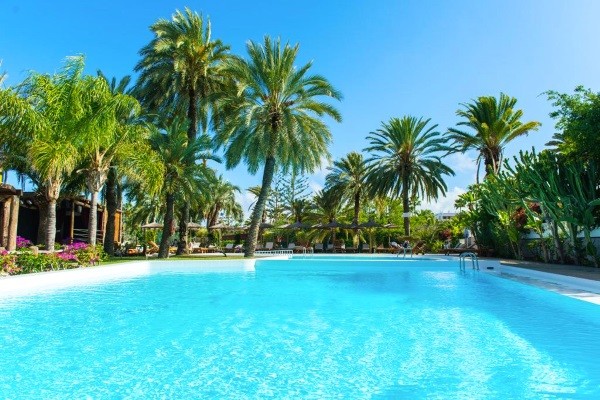 Piscine - HL Miraflor Suites