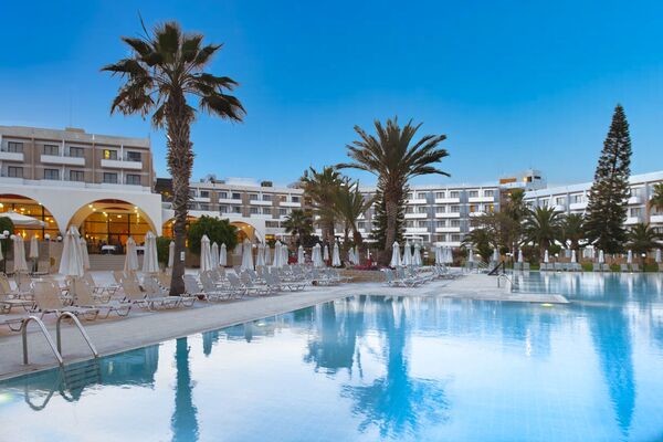 Piscine - Hôtel Louis Phaethon Beach 4* Paphos Chypre