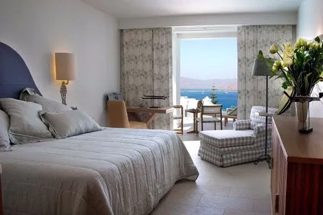 chambre supérieure vue mer piscine à partager