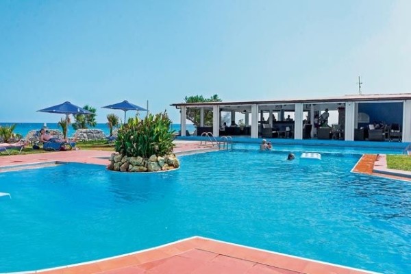 Piscine - Hôtel Mari Beach 3*