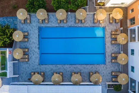 Piscine vue aérienne