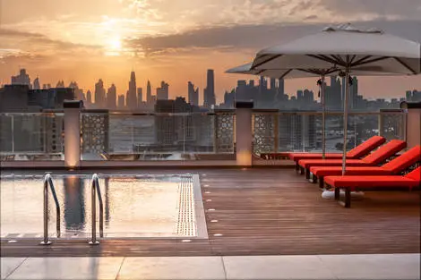 Piscine sur toit - DoubleTree by Hilton Dubai Al Jadaf