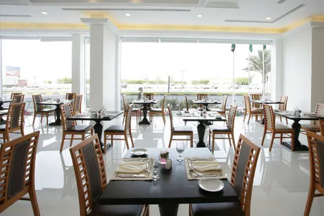 Restaurant - Ramada by Wyndham Beach Ajman