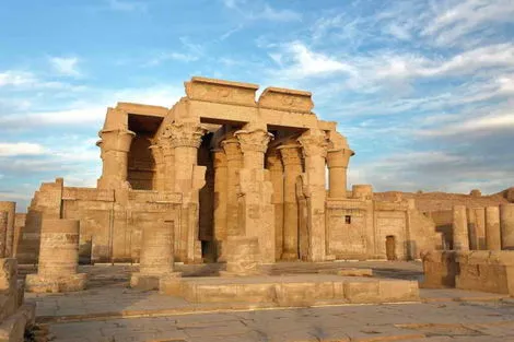 Croisière Ramses II-Le Nil, Caire et Pyramides + Alexandrie (en option) le_caire Egypte