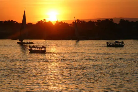 Couchant sur le Nil à Louxor