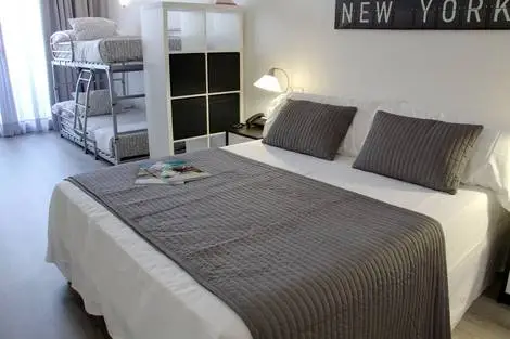 Hôtel Aparthotel Atenea Calabria barcelone ESPAGNE