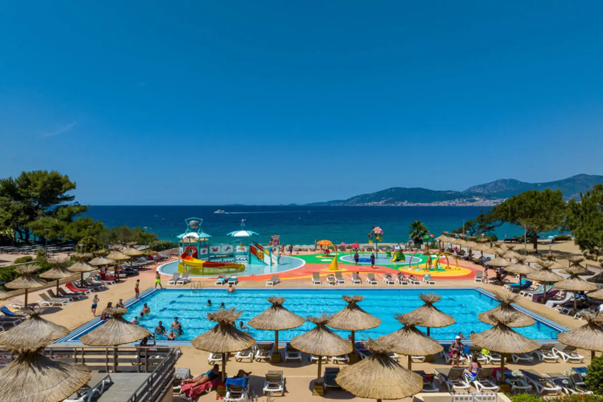 France Corse : Club Framissima Marina Viva (vol inclus)