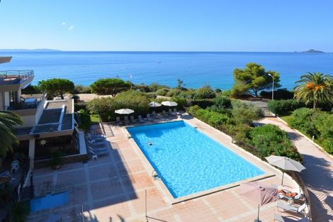 Résidence hôtelière Les Calanques (avec transport) 3*