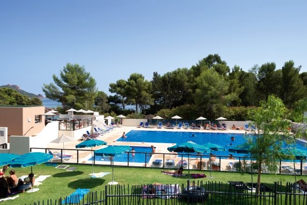 Piscine - Résidence hôtelière Les Chênes Verts 3* Saint Raphael France Provence-Cote d Azur