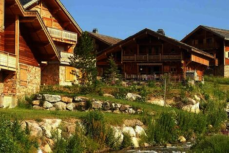 Résidence hôtelière Madame Vacances - La Résidence Les Chalets de L'Altiport lalpedhuez France