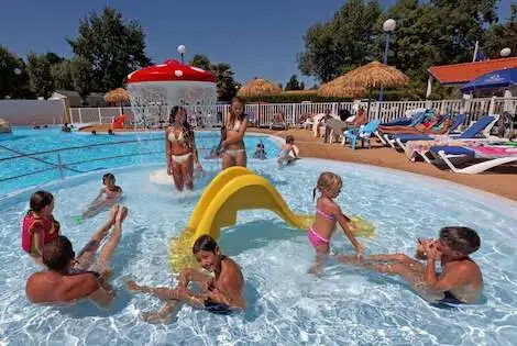 Camping Domaine Villa Campista sainthilairederiez France