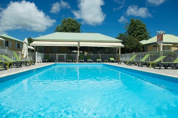 Piscine - Village de Bragelogne + Loc voiture cat B - VF