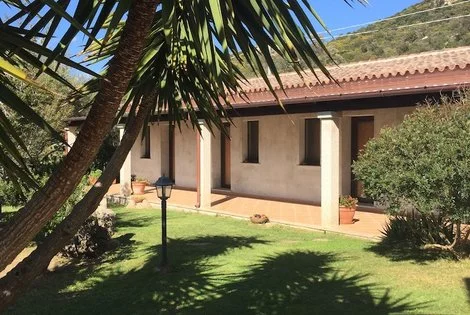 Hôtel Domo Minnannu Miriu loiri_porto_san_paol ITALIE