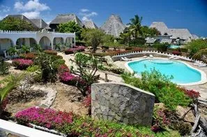 Kenya-Mombasa, Club Oclub Expérience Jacaranda Beach Resort Kenya