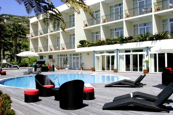 Façade et piscine - Do Campo