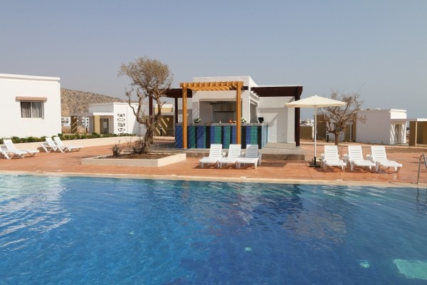Piscine et bar extérieur - Lunja Village