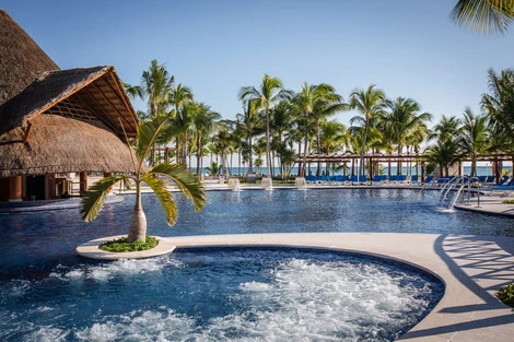 Piscine - Hôtel Barcelo Maya Grand Resort 5* Cancun Mexique