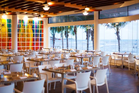 Restaurant buffet - The Reef Coco Beach