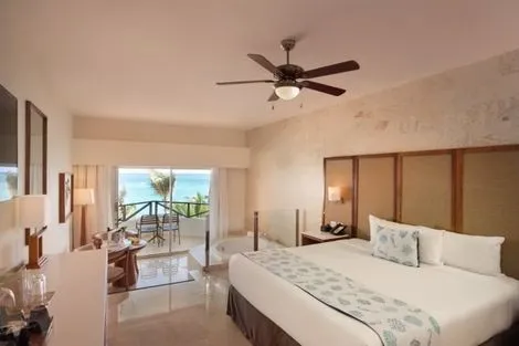 Chambre vue océan avec bain bouillonnant