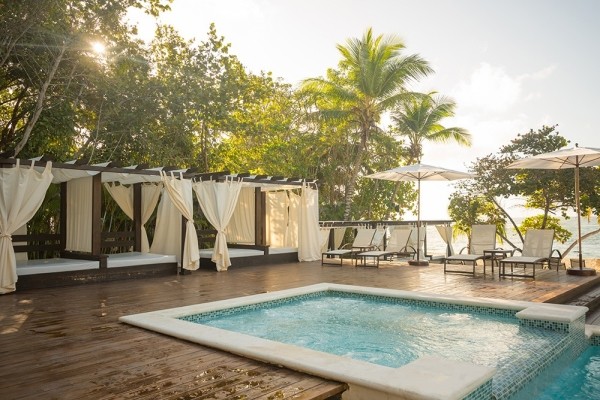 Piscine - Emotions Beach Resort by Hodelpa