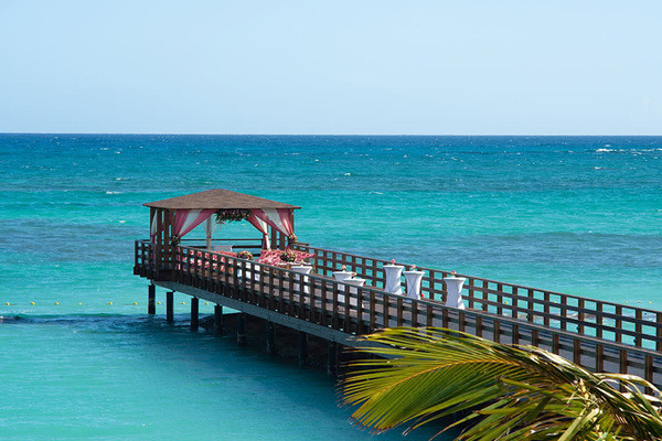 Ponton sur la plage - Impressive Resorts & Spa
