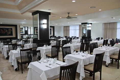 Restaurant principal - Riu Naiboa
