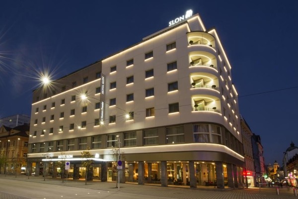 Façade - Slon