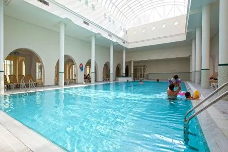 Piscine intérieure