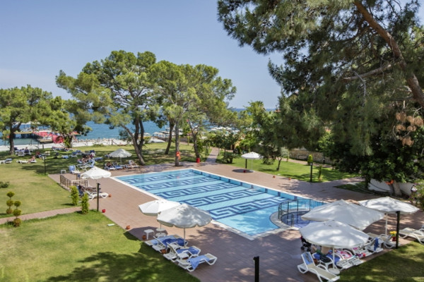 Piscine - Dosinia Luxury Resort