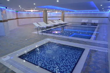 Piscine intérieure