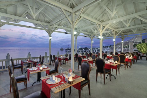 Restaurant - Crystal Flora Beach Resort