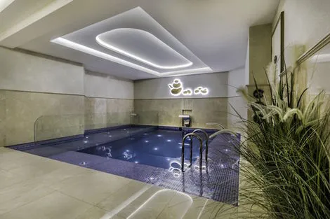 Piscine intérieure