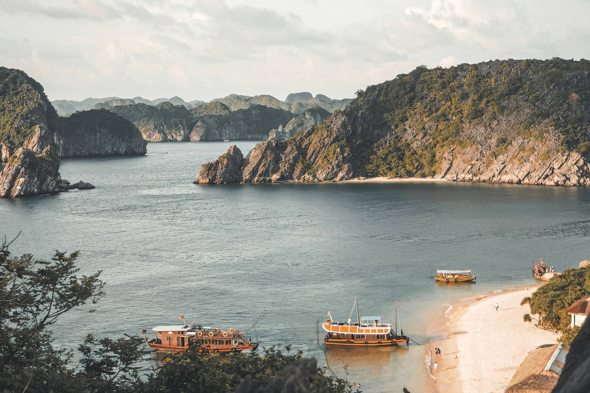 circuit murmure d'asie : l'essence du vietnam et du laos ****