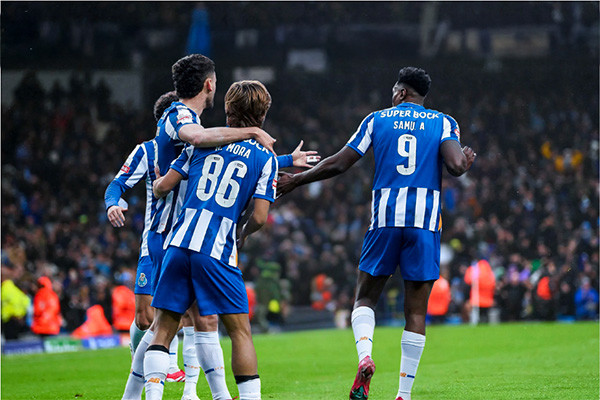 Hôtel 4* + Billet au match - Club Fc Porto **** - 4