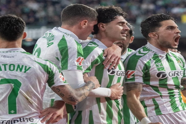 Hôtel 4* + Billet au match - Club Real Bétis **** - 8